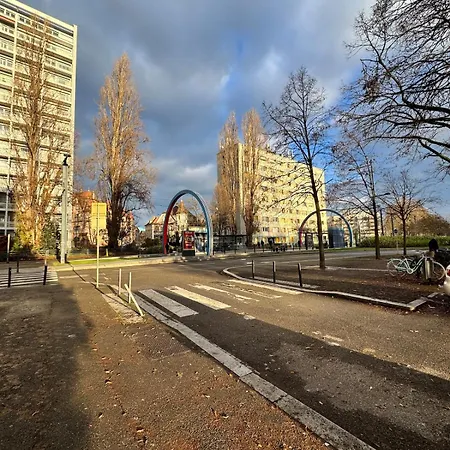 Jardin Enchante, Center